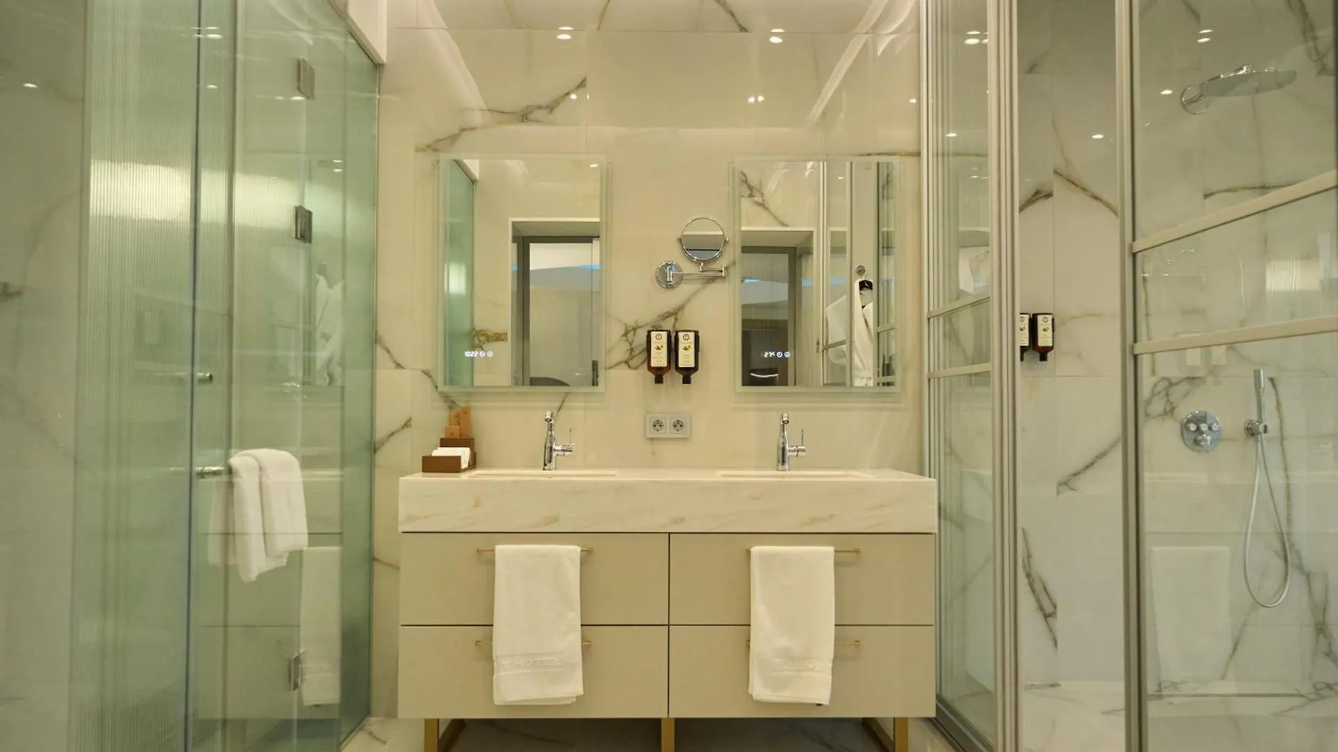 Almaty Hotel 3*,